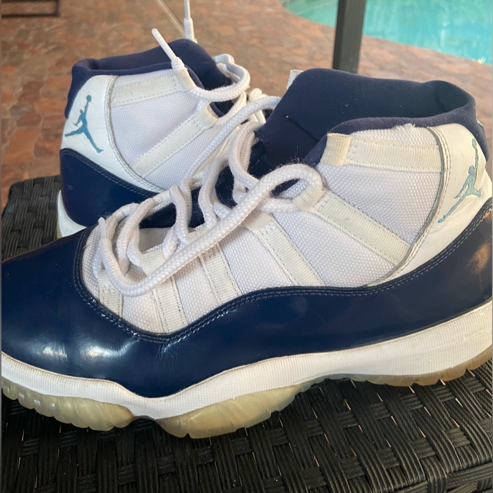 SOLD Jordan 11 win like 82 with box size 10